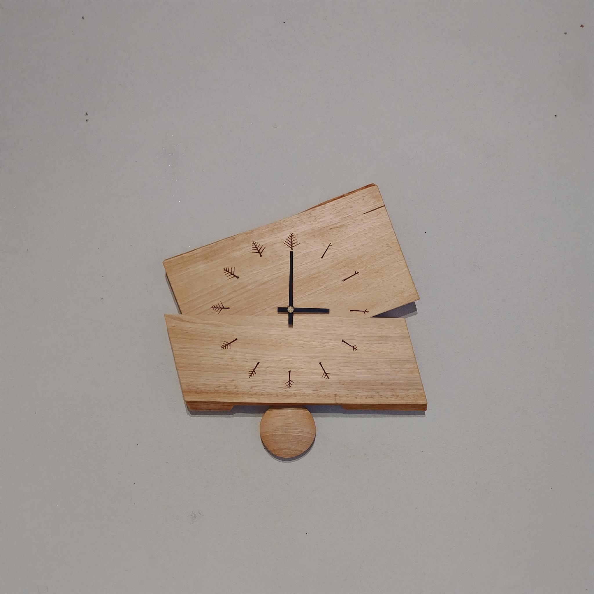 壁掛け振り子時計　【ギフト対応･名入れ可】　～サワグルミ材･２枚合わせ･横型･枝文字～